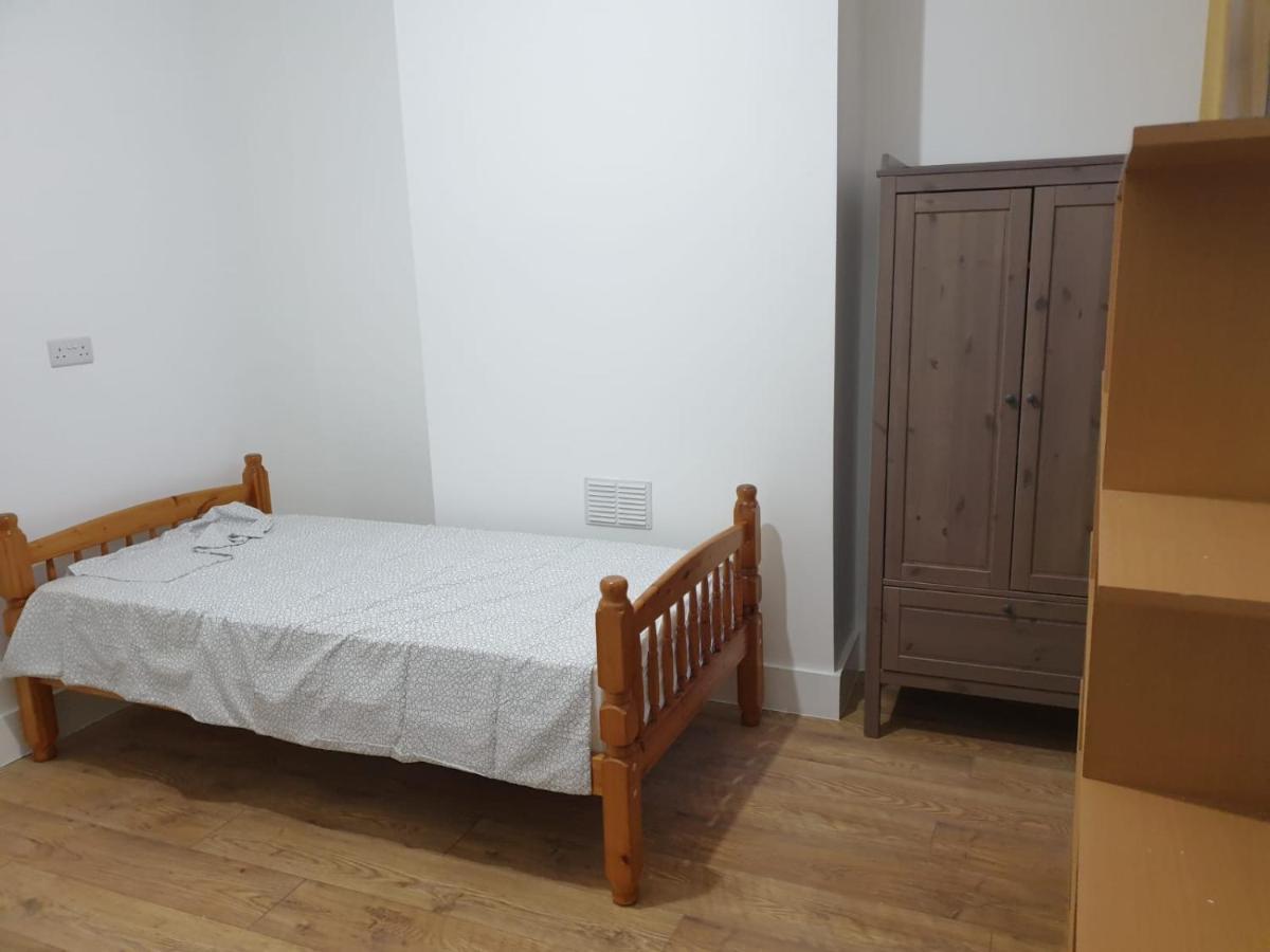 Burney Tomar House Apartment Кройдон Екстериор снимка