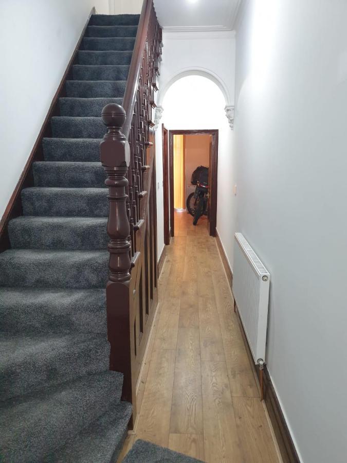 Burney Tomar House Apartment Кройдон Екстериор снимка